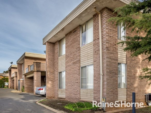 4/1A Joyes Place, Tolland NSW 2650