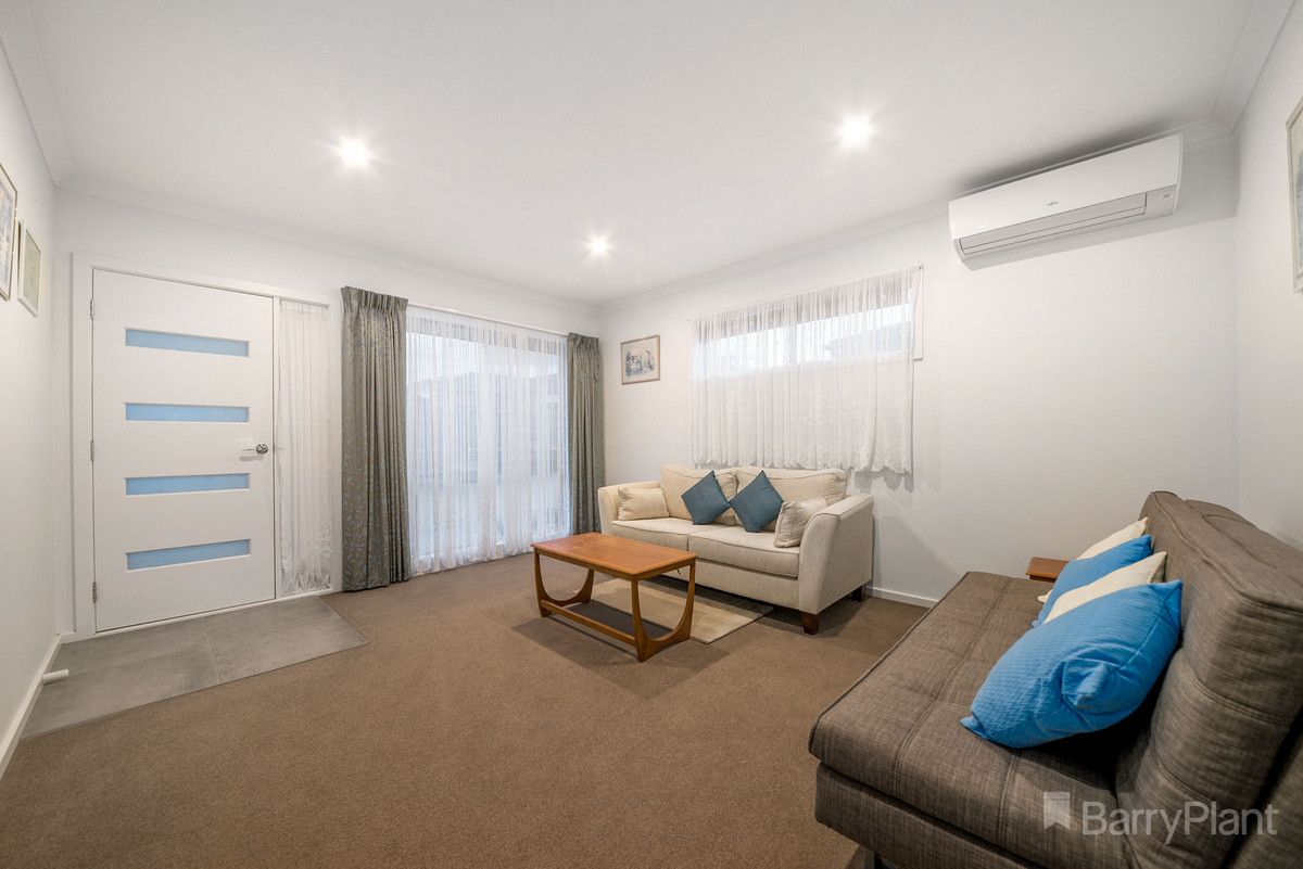 2/98-100 Ahern Road, Pakenham VIC 3810, Image 1