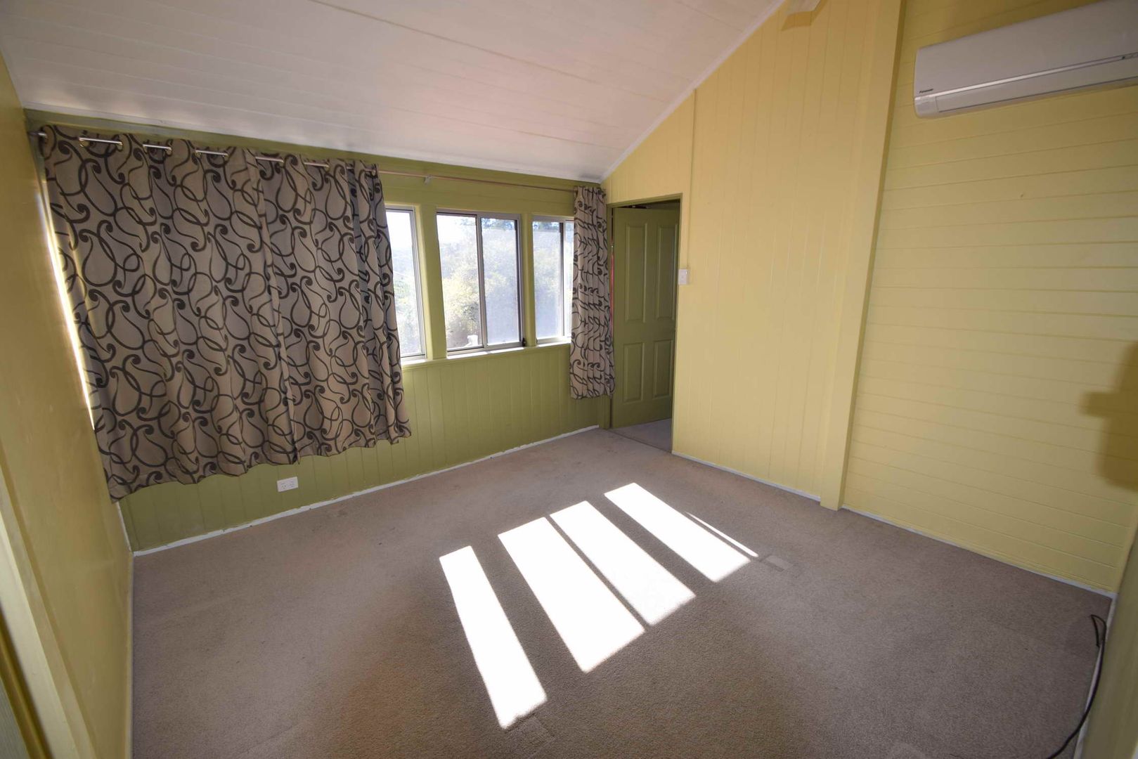 19 Down Street, Esk QLD 4312, Image 2