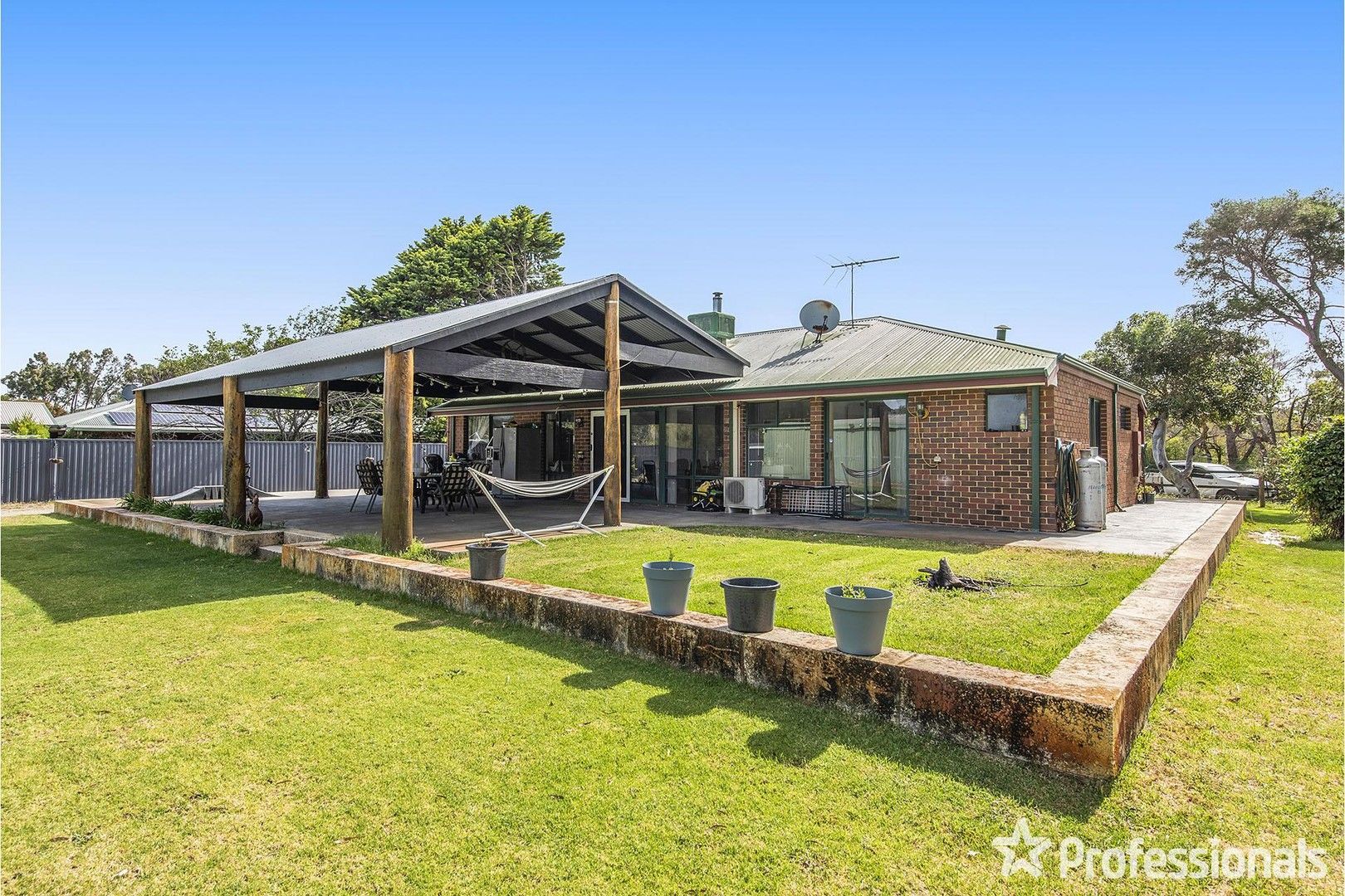 3 bedrooms House in 3 Hardey Road SERPENTINE WA, 6125