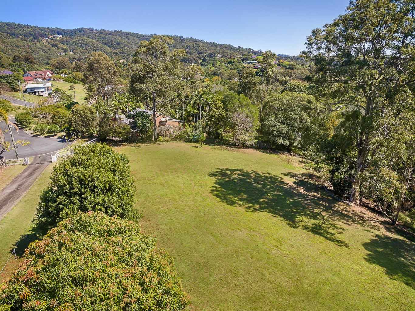 4 Coastview Crescent, Tallai QLD 4213, Image 0