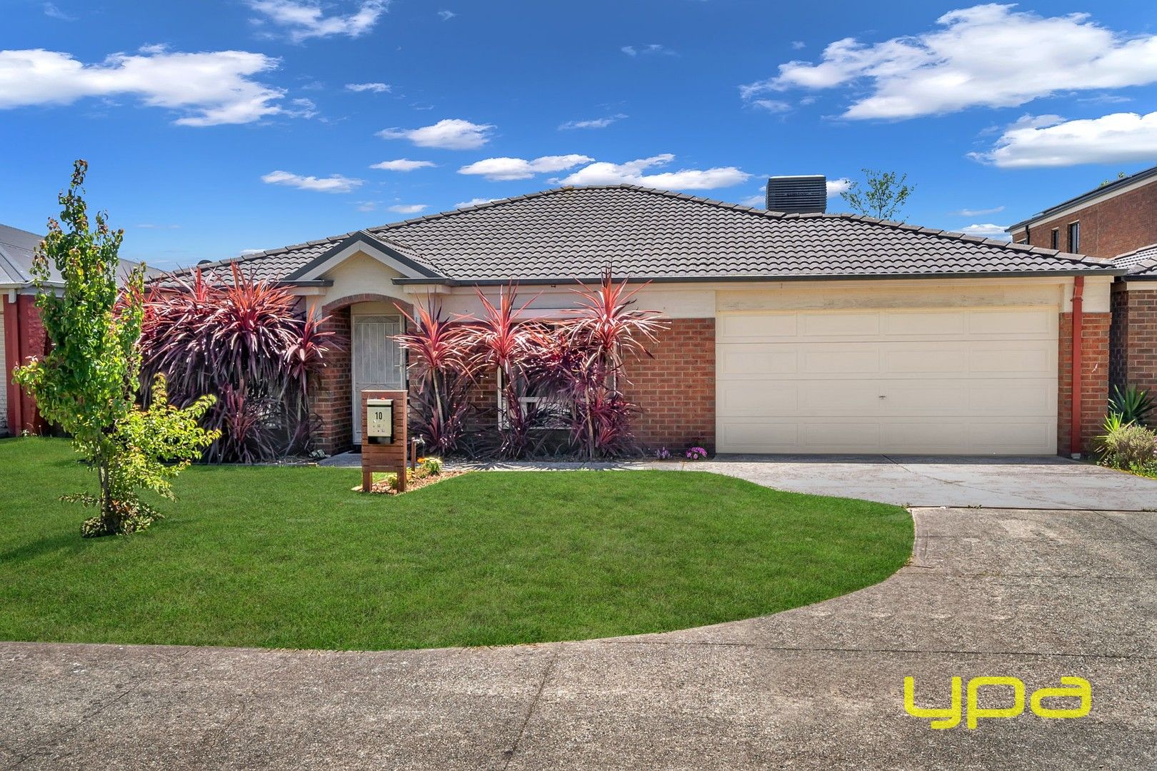 4 bedrooms House in 10 Serrata Street CRANBOURNE WEST VIC, 3977