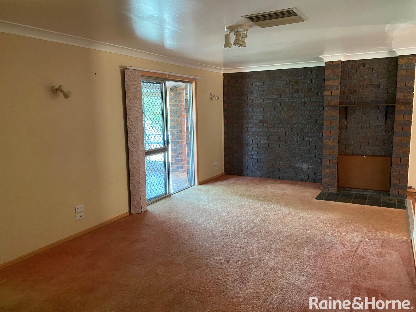 115 Currey Street, Roma QLD 4455, Image 2