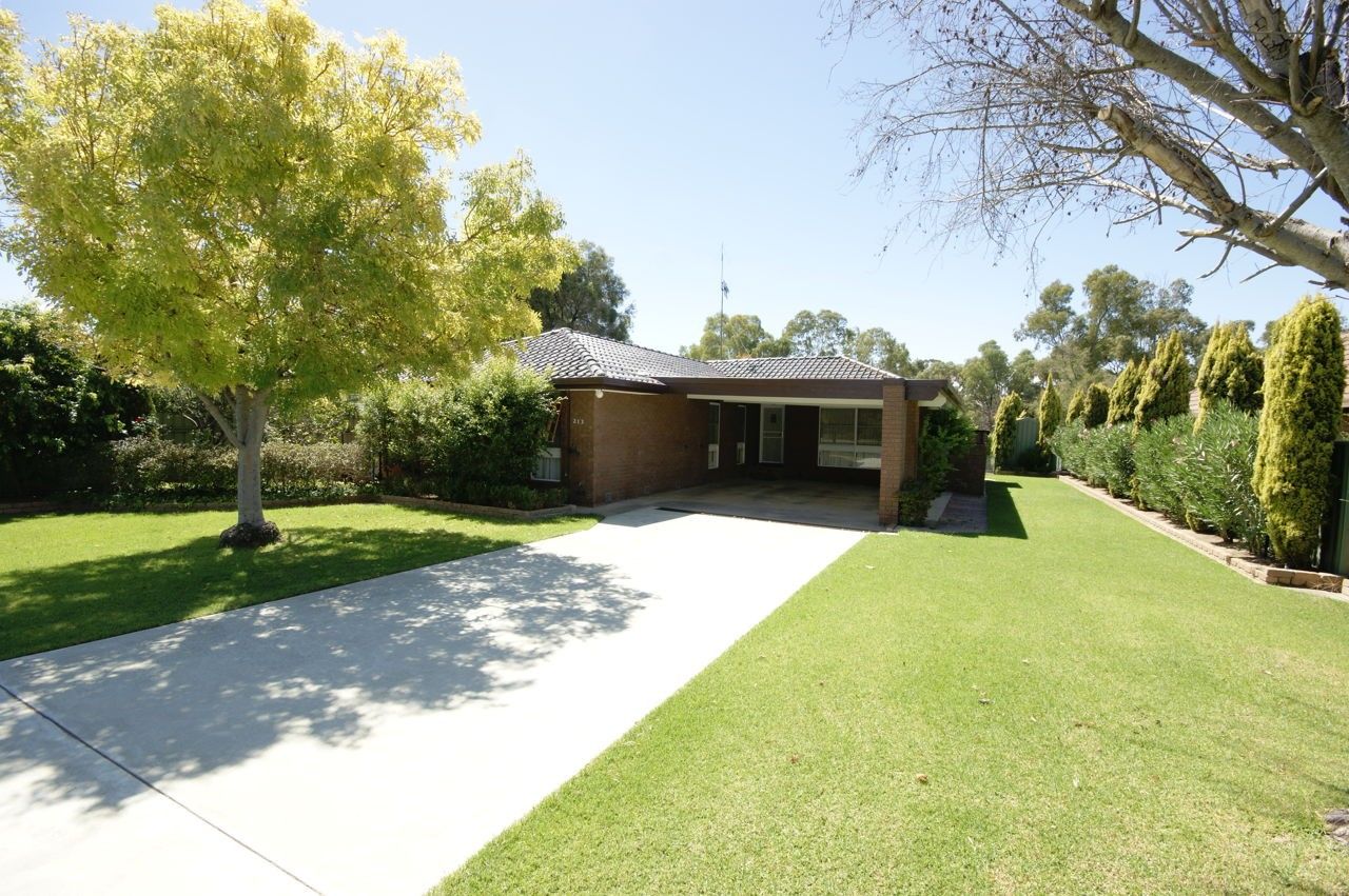 213 Burchfield Ave, Deniliquin NSW 2710, Image 0