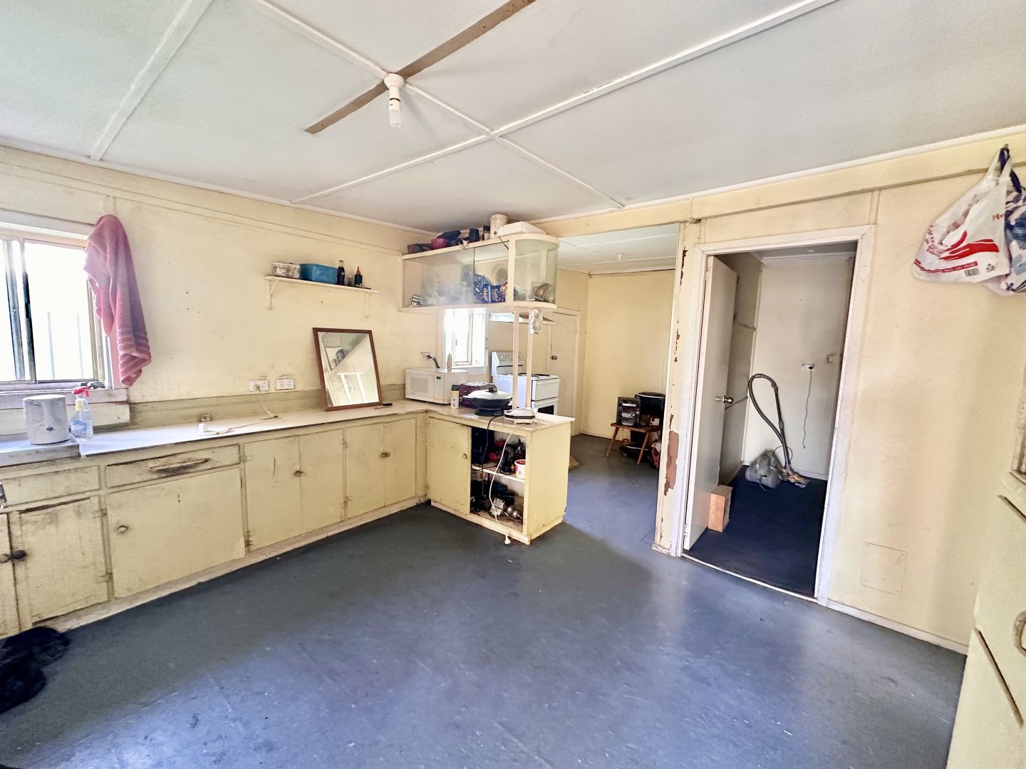 431 CHURCH STREET, Hay NSW 2711, Image 2