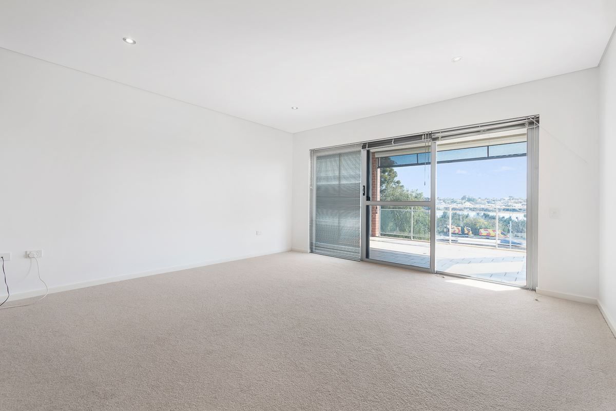 44/10 Roebuck Drive, Salter Point WA 6152, Image 0