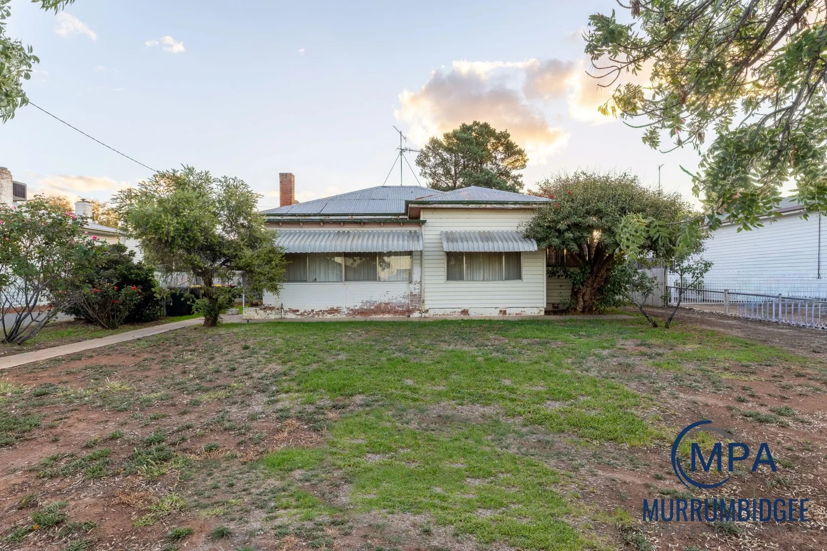 Primary image of 16 Currawang Avenue, Leeton NSW 2705
