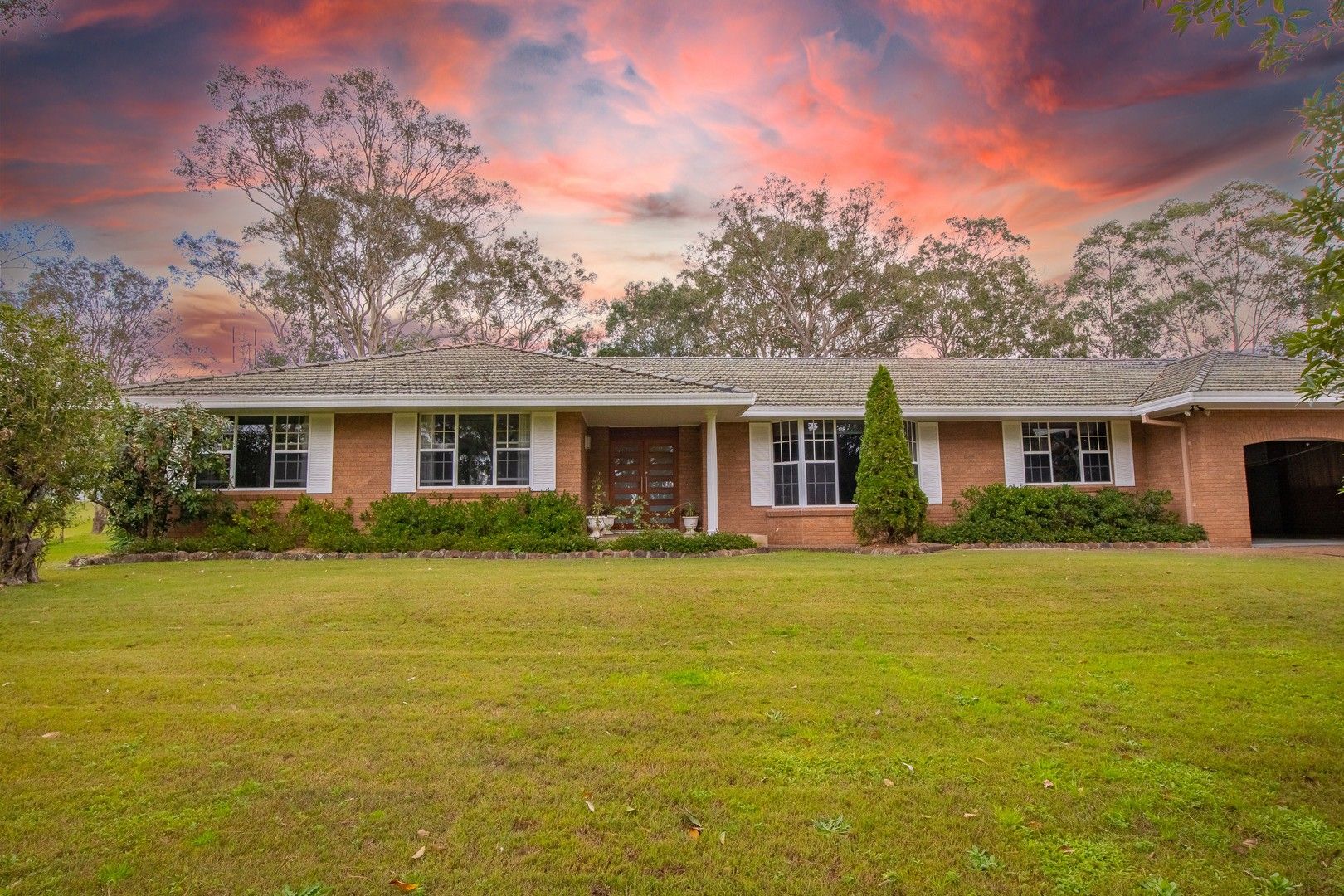 4 bedrooms House in 27 Lang Drive BOLWARRA HEIGHTS NSW, 2320