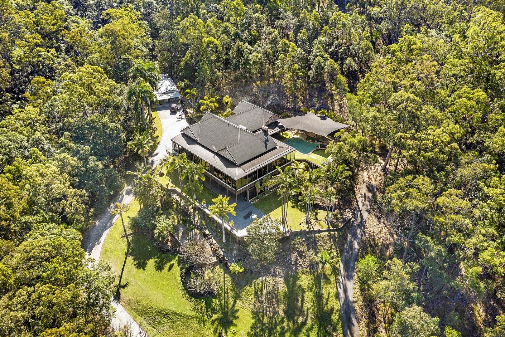 6 bedrooms House in  ADVANCETOWN QLD, 4211