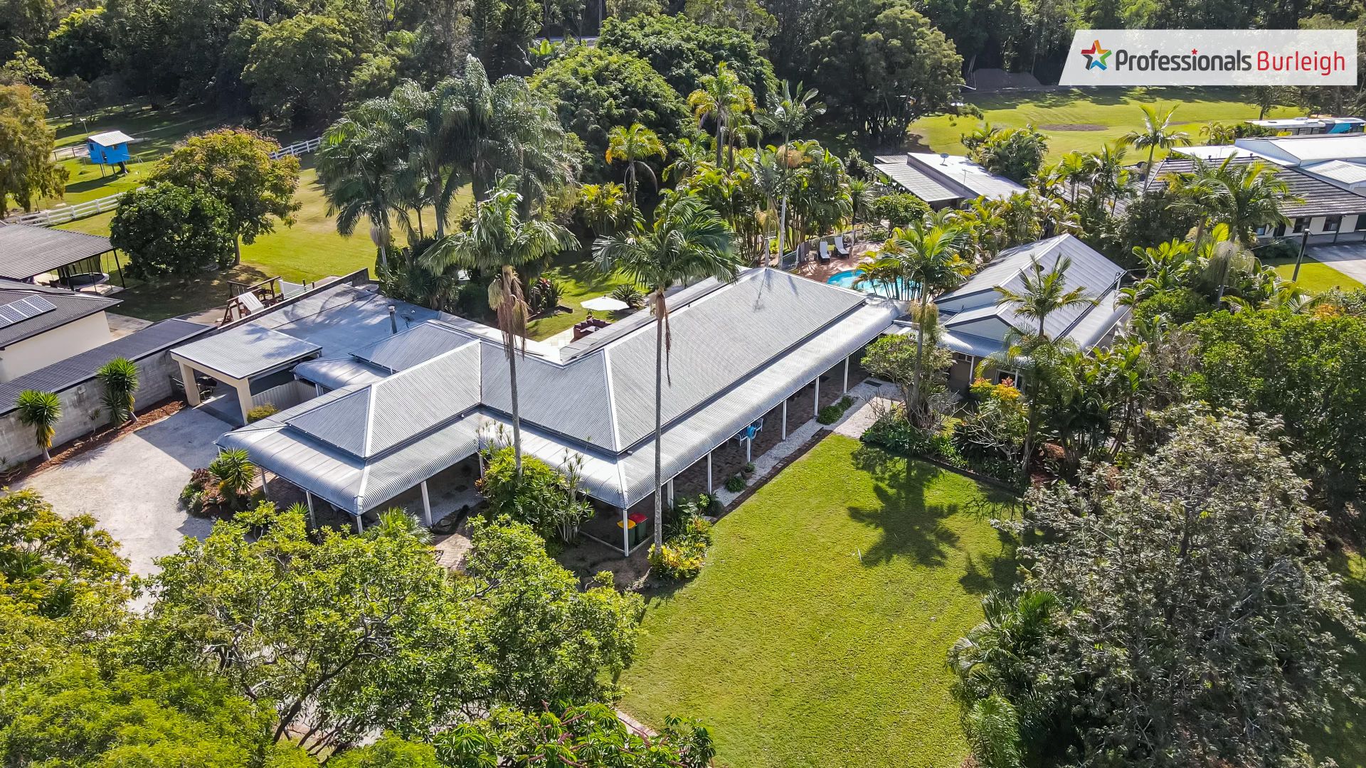 8 bedrooms House in 2 Elm Court TALLEBUDGERA QLD, 4228