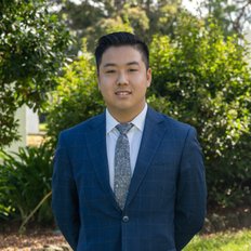 Ray White Oakleigh - Jie Zhou