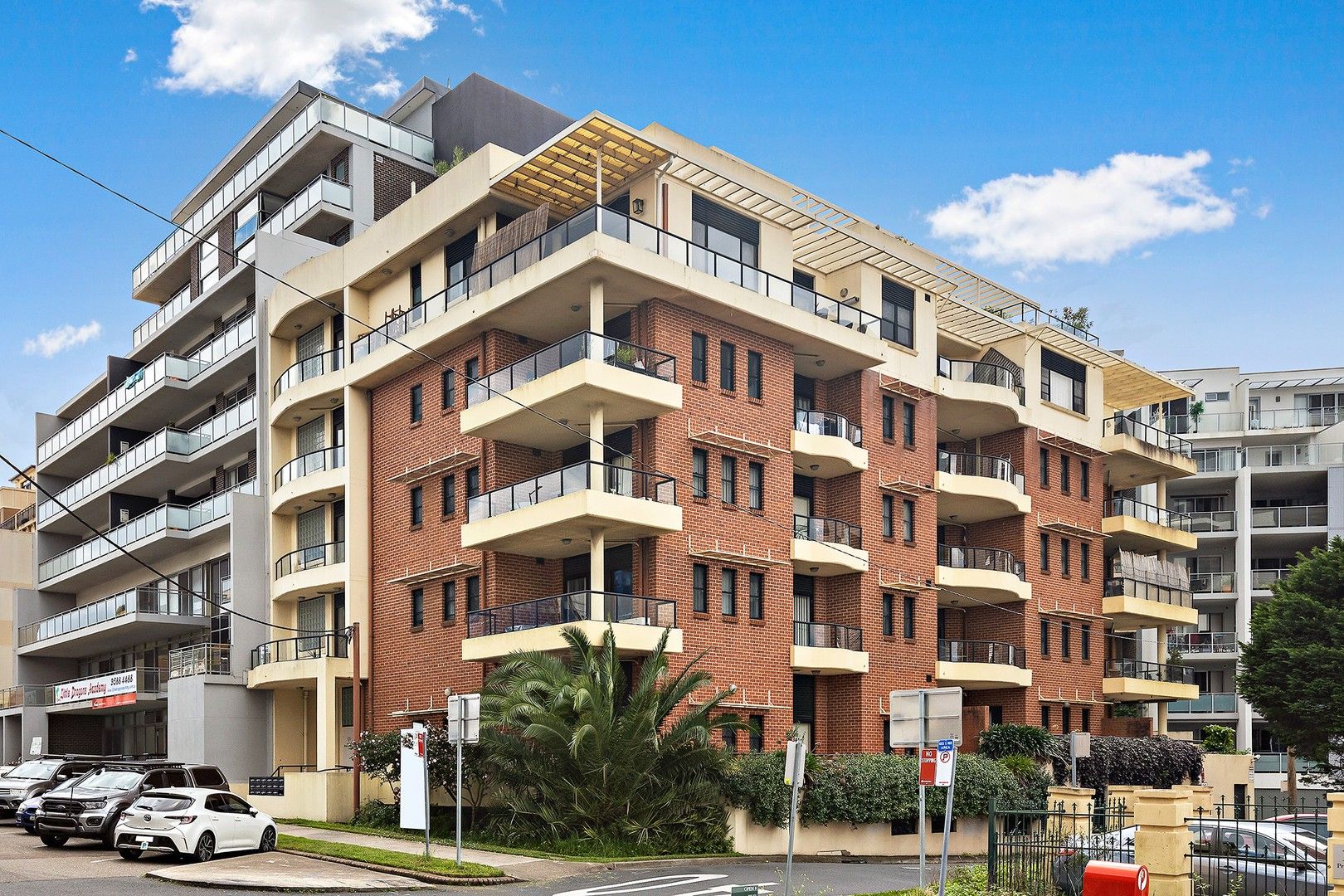 2 bedrooms Apartment / Unit / Flat in 15/1-5 Hogben Street KOGARAH NSW, 2217