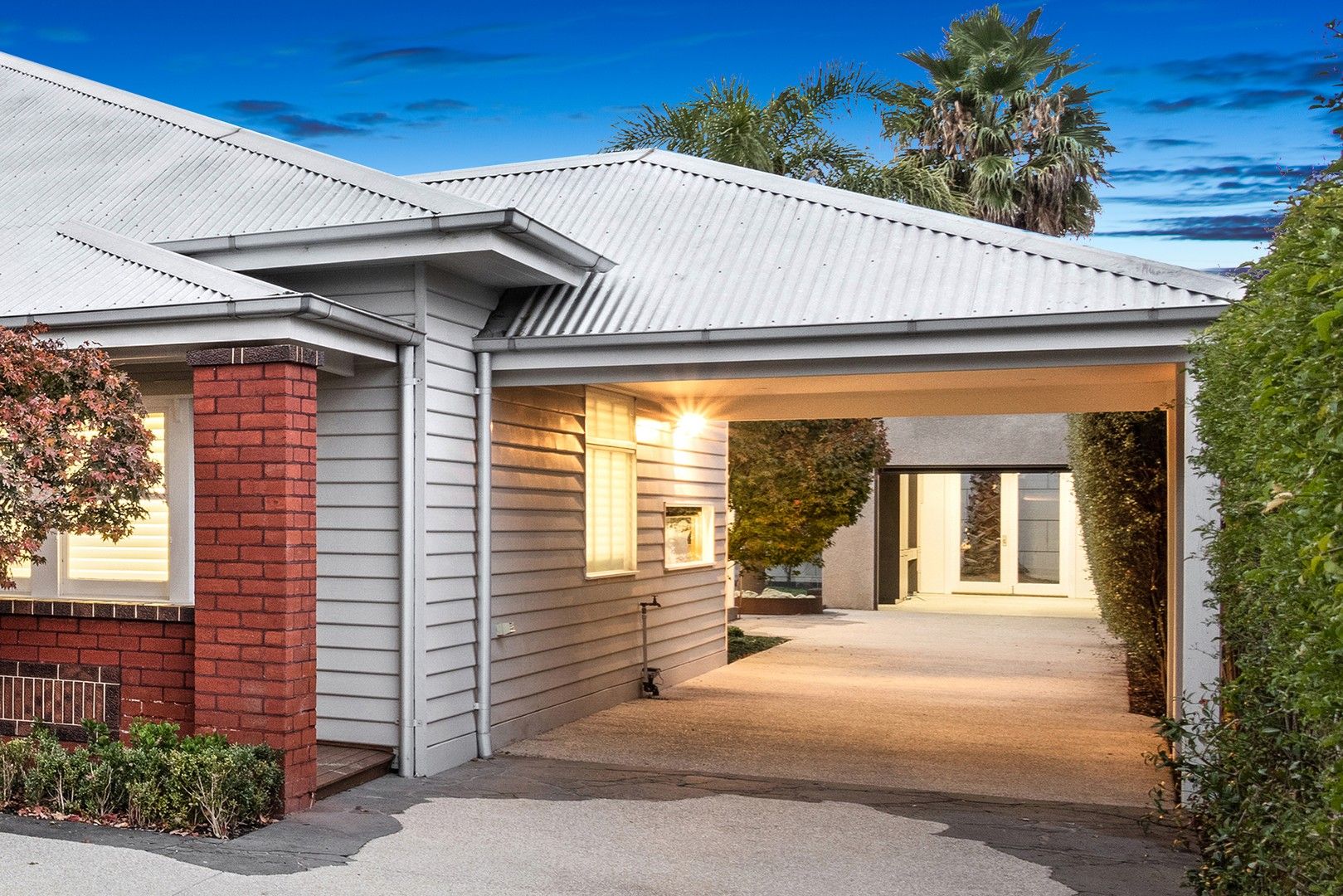 4 bedrooms House in 37 Moorookyle Avenue HUGHESDALE VIC, 3166