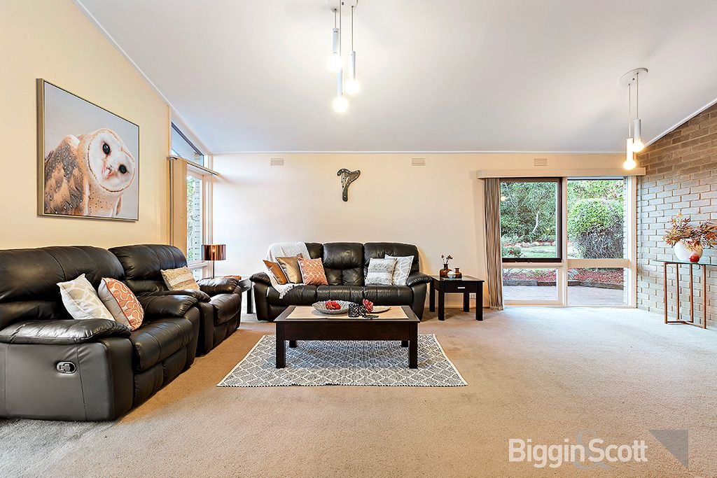 15 Driftwood Drive, Glen Waverley VIC 3150, Image 2