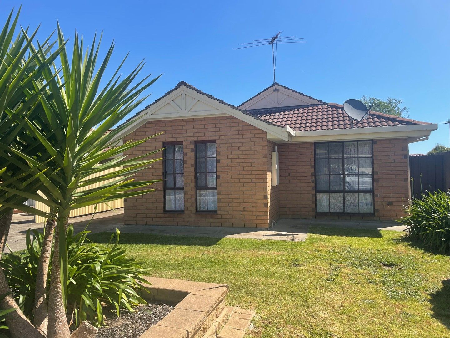 11 Spencer Drive, Morphett Vale SA 5162 House For Rent 460 Domain