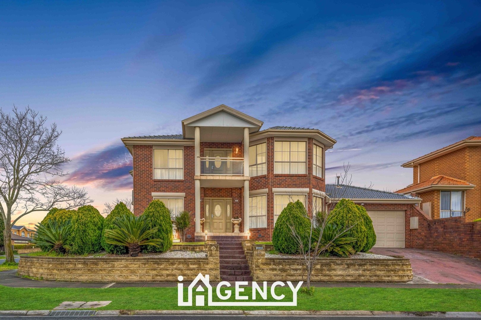 5 bedrooms House in 56 Lawson Way ENDEAVOUR HILLS VIC, 3802