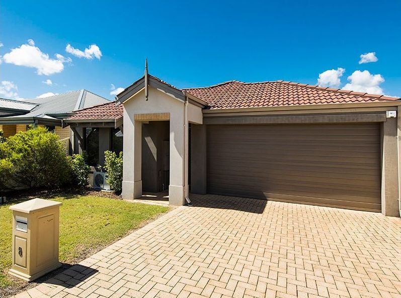 8 Carnation Street, Canning Val Property History & Address Research