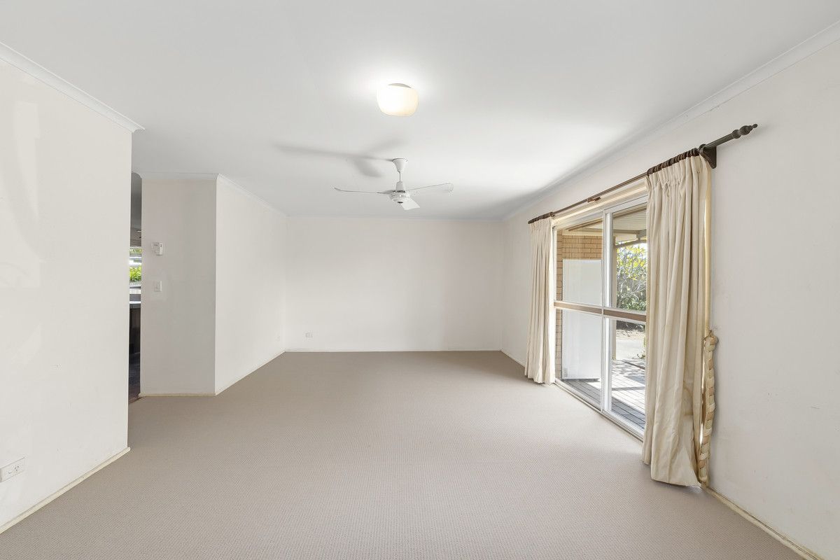 3 bedrooms House in 8 Illaroo Street PALM BEACH QLD, 4221