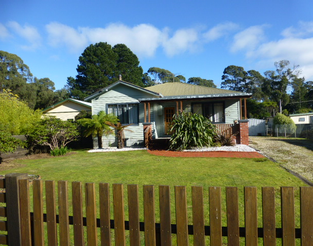 2 Honeysuckle Avenue, Sisters Beach TAS 7321