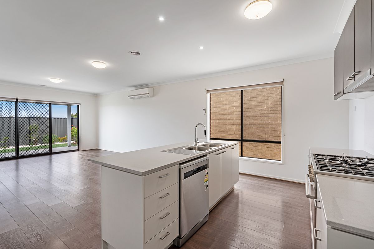 78 Creekbridge Street, Craigieburn VIC 3064, Image 2