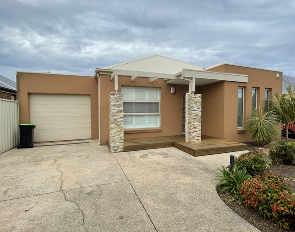 7 Ridgegreen Views, Caroline Springs VIC 3023