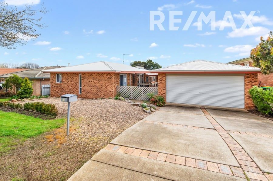 17 Brooklyn Drive, Bourkelands NSW 2650, Image 1