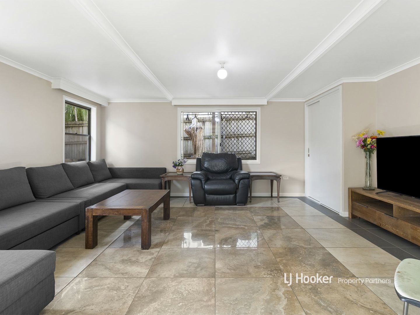 35 Enford Street, Hillcrest QLD 4118, Image 2