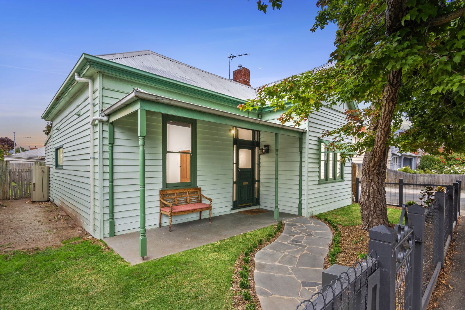3 bedrooms House in 27 Darling Street EAST GEELONG VIC, 3219