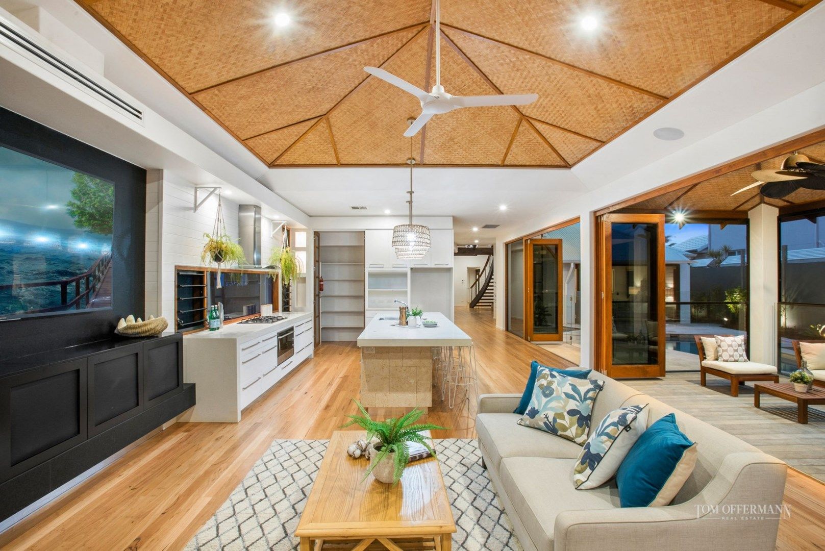 2 Wavecrest Drive, Castaways Beach QLD 4567, Image 0