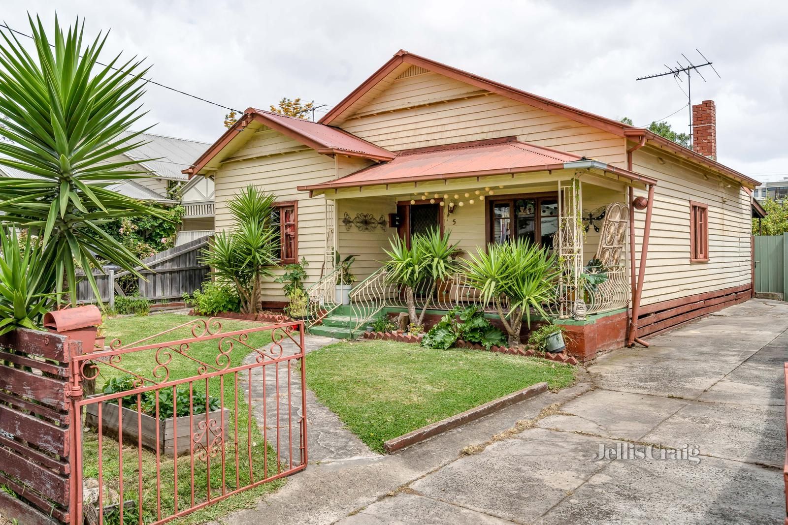 4 bedrooms House in 5 Zeal Street BRUNSWICK WEST VIC, 3055