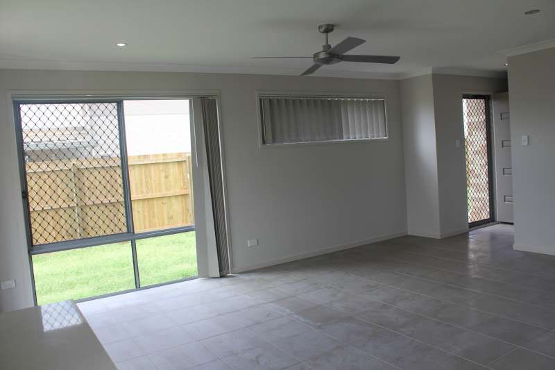 1/15 River Breeze Drive, Griffin QLD 4503, Image 2