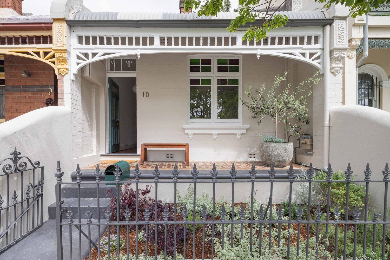 2 bedrooms House in 10 Albert Street FOREST LODGE NSW, 2037
