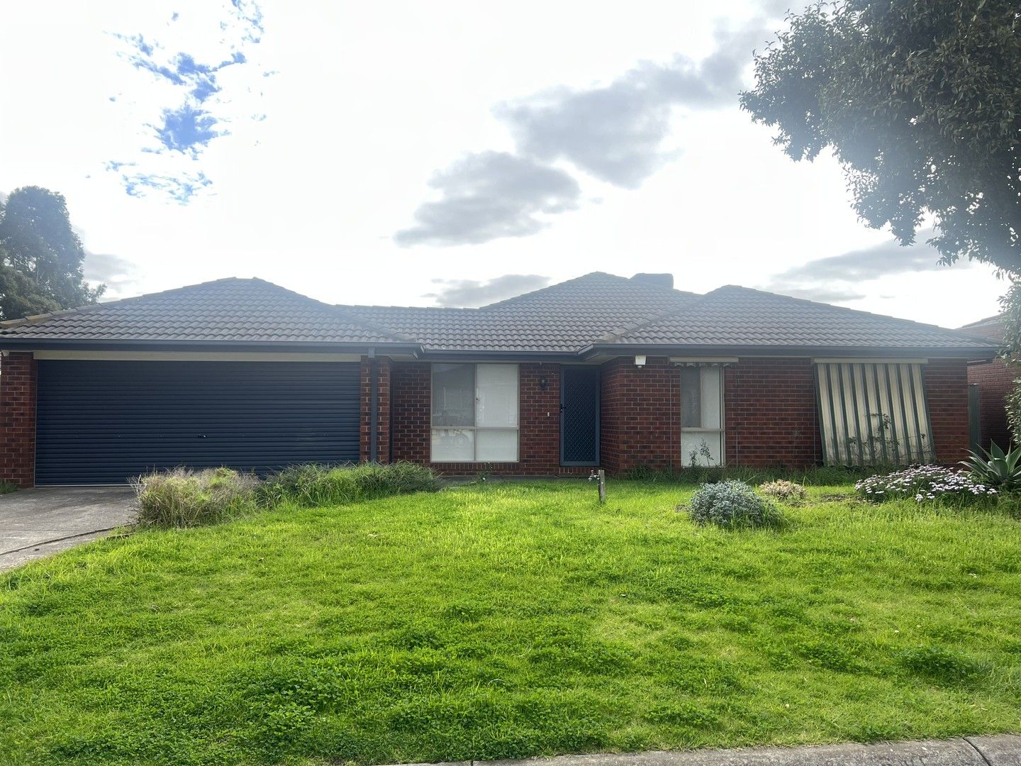 3 bedrooms House in 8 Answer Close SYDENHAM VIC, 3037