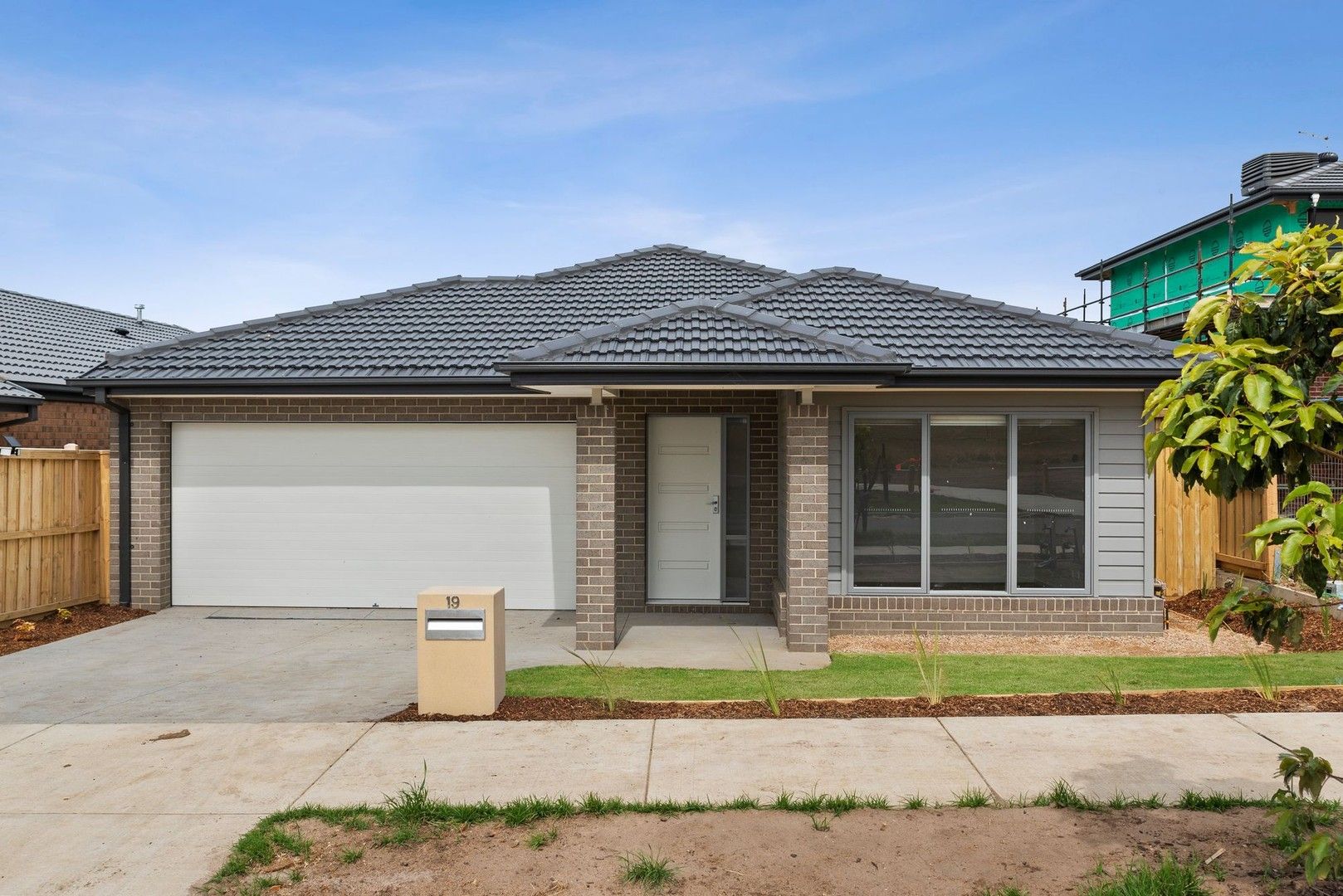 4 bedrooms House in 19 Parkes Avenue CHARLEMONT VIC, 3217