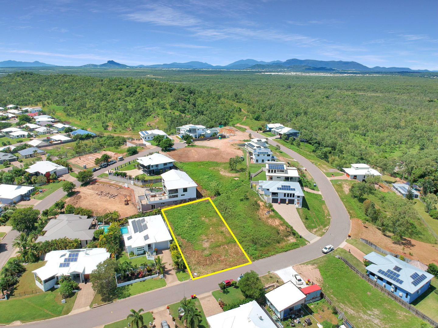 16 Deedes Crescent, Bushland Beach QLD 4818, Image 2