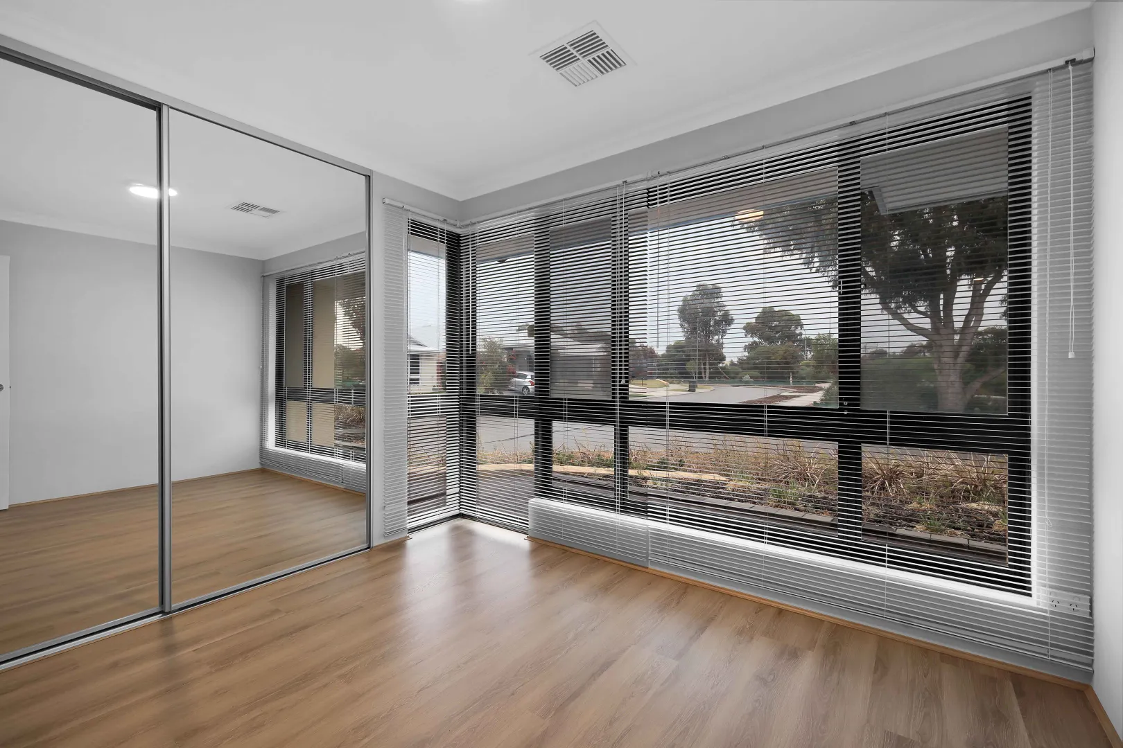 Best Value in Madora Bay!! Coastal Living in the Heart of Madora Bay - View 6