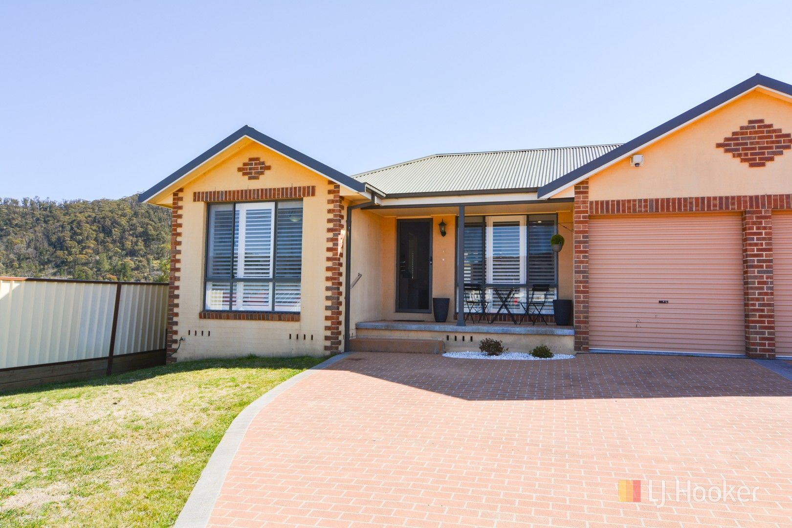 2 bedrooms Villa in 1/25 Hoskins Avenue LITHGOW NSW, 2790