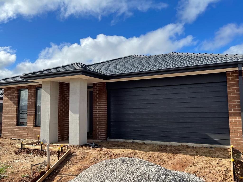 4 bedrooms House in 3 Feathertop Avenue WEIR VIEWS VIC, 3338