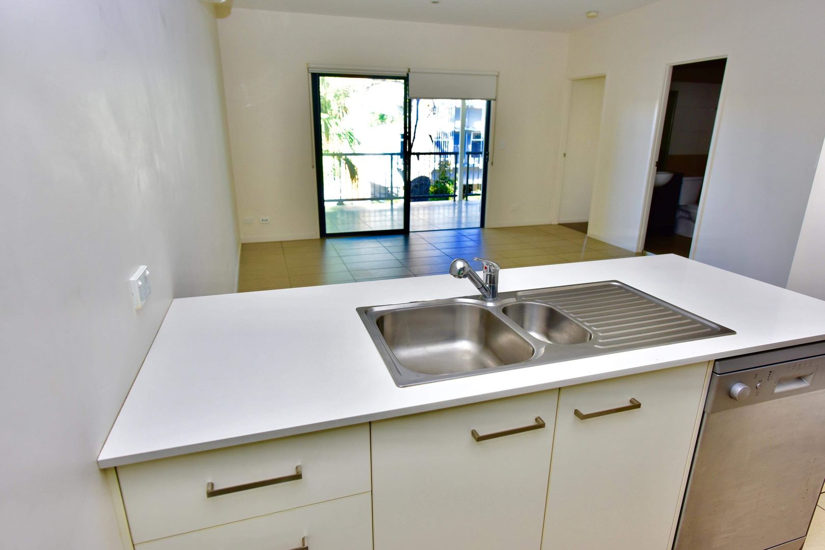 Morningside QLD 4170 2 beds apartment for Rent, 600 16426062 Domain
