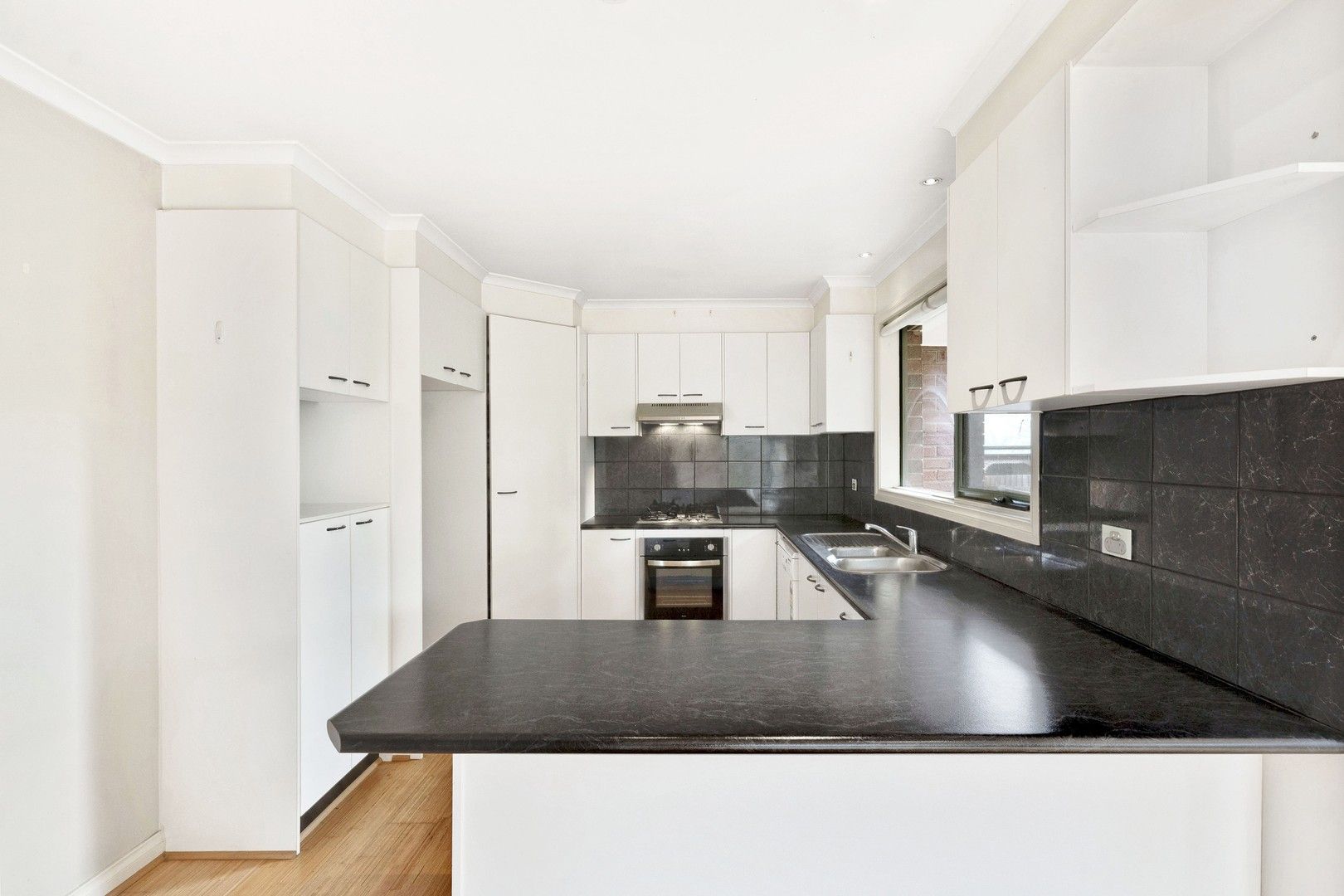 3 bedrooms Apartment / Unit / Flat in 1/5 Tobias Avenue GLEN WAVERLEY VIC, 3150