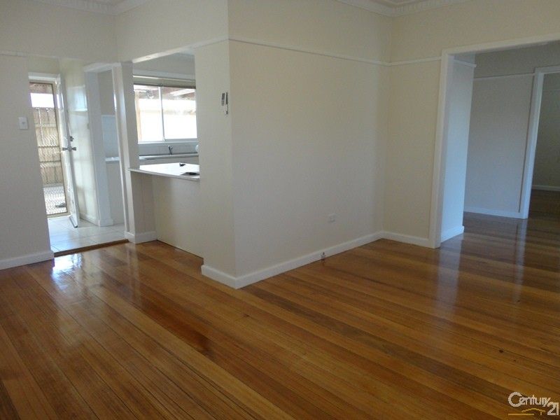 1/2 Laura Street, Clayton South VIC 3169, Image 2