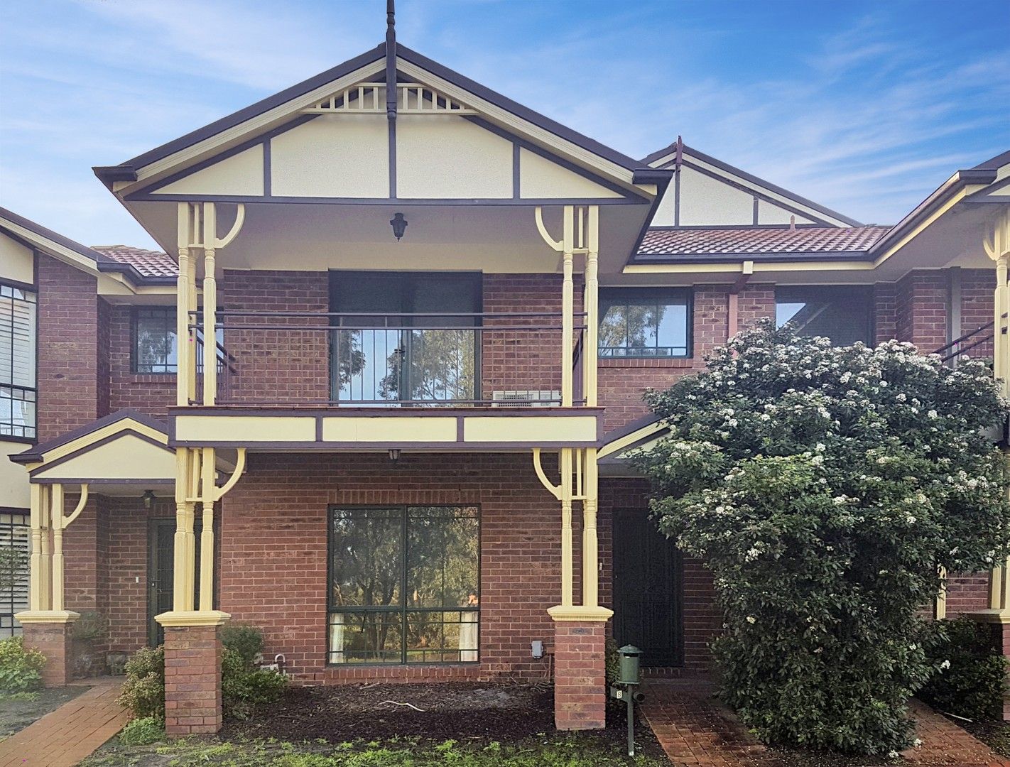 3 bedrooms Townhouse in 8 Illowra Walk BLACKBURN SOUTH VIC, 3130