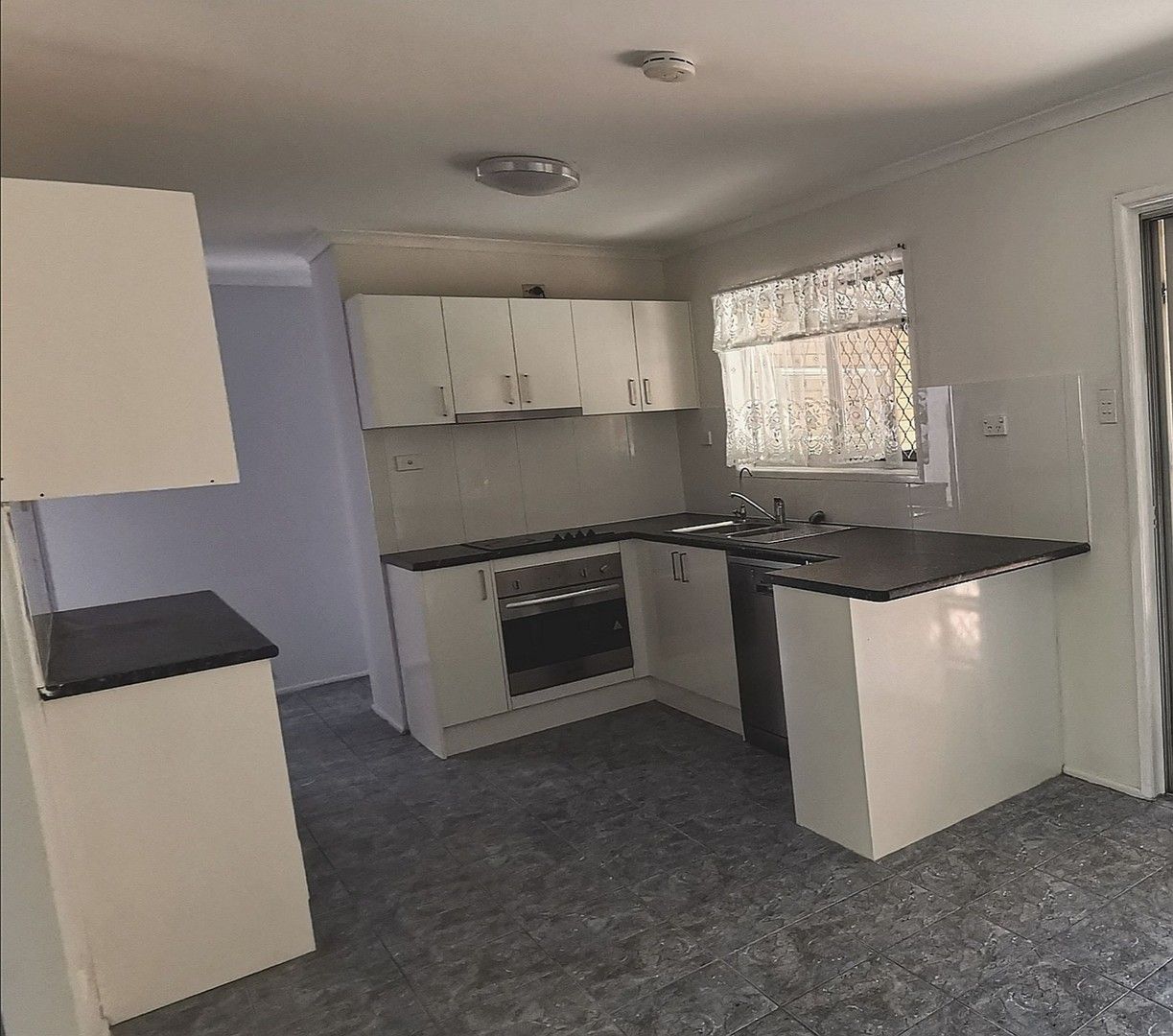 4 bedrooms House in 9 Poseidon Cres JAMBOREE HEIGHTS QLD, 4074