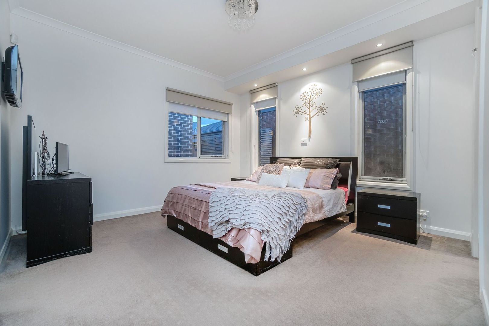 6 Highclere Street, Craigieburn VIC 3064, Image 2