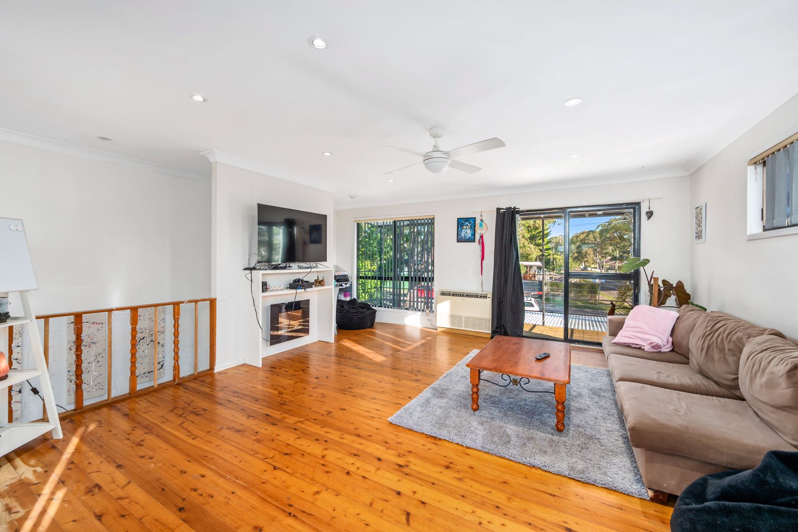 14 Waverley Road, Mannering Park NSW 2259, Image 2