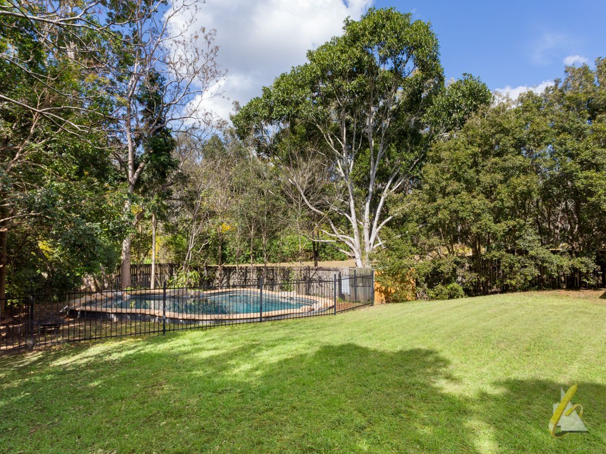 46 McConnell Crescent, Brookfield QLD 4069, Image 2