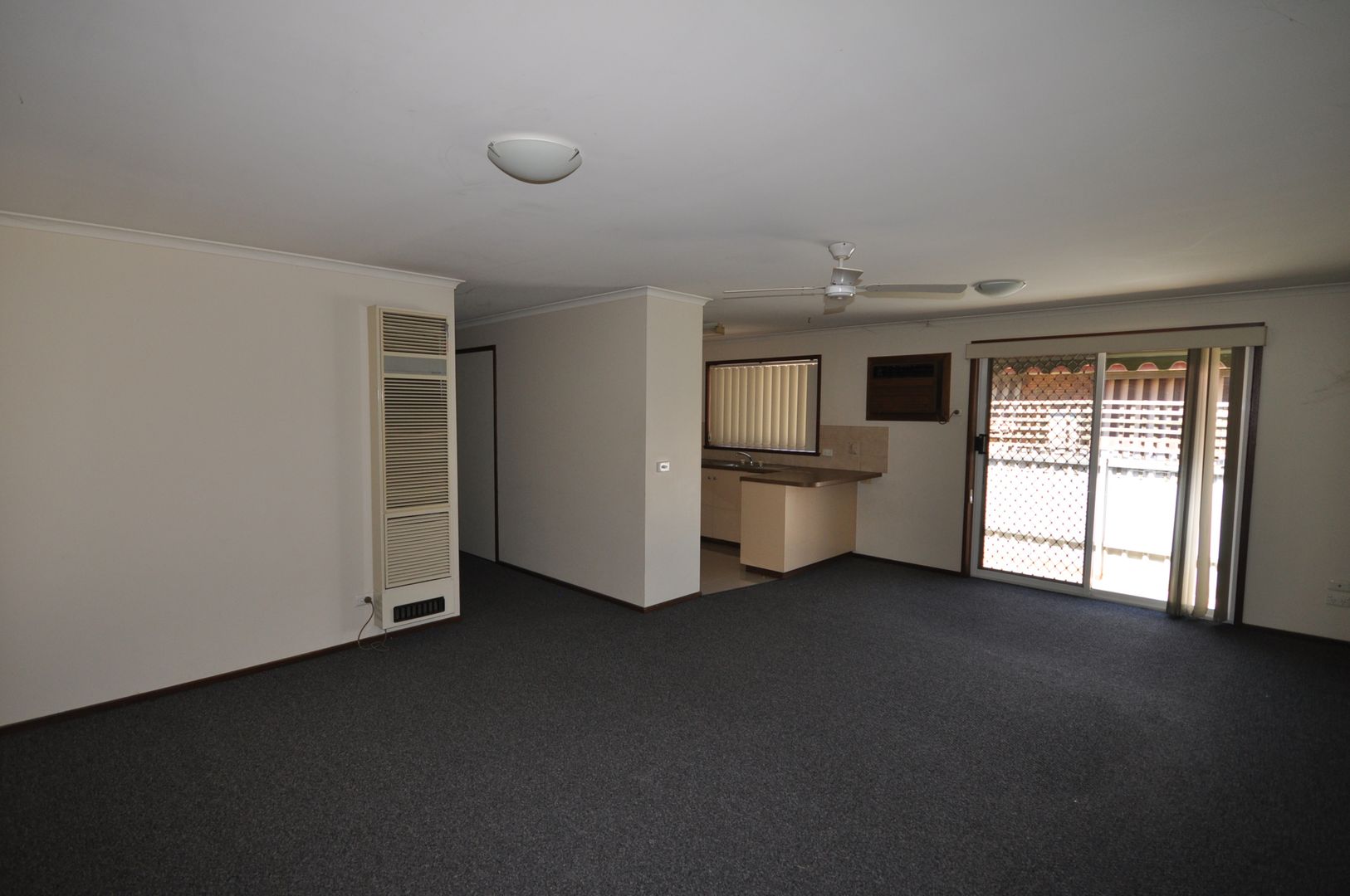 2/482 Heriot Street, Lavington NSW 2641, Image 2