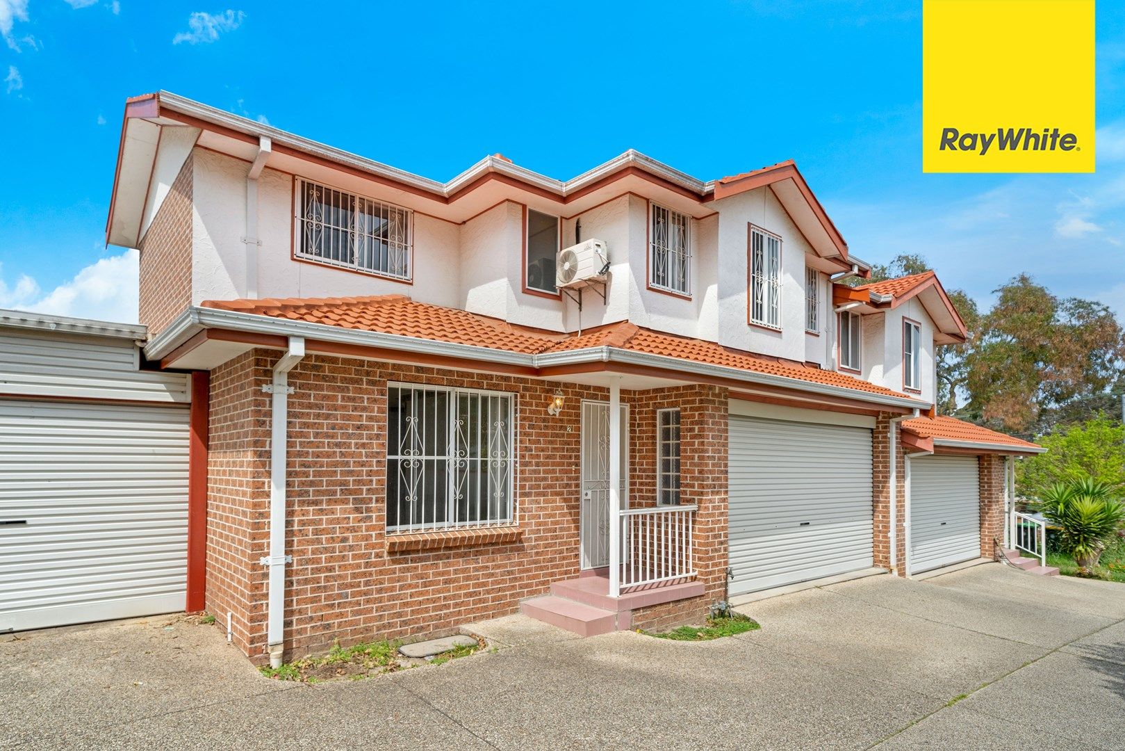 3 bedrooms Townhouse in 2/43 Grove Avenue NARWEE NSW, 2209