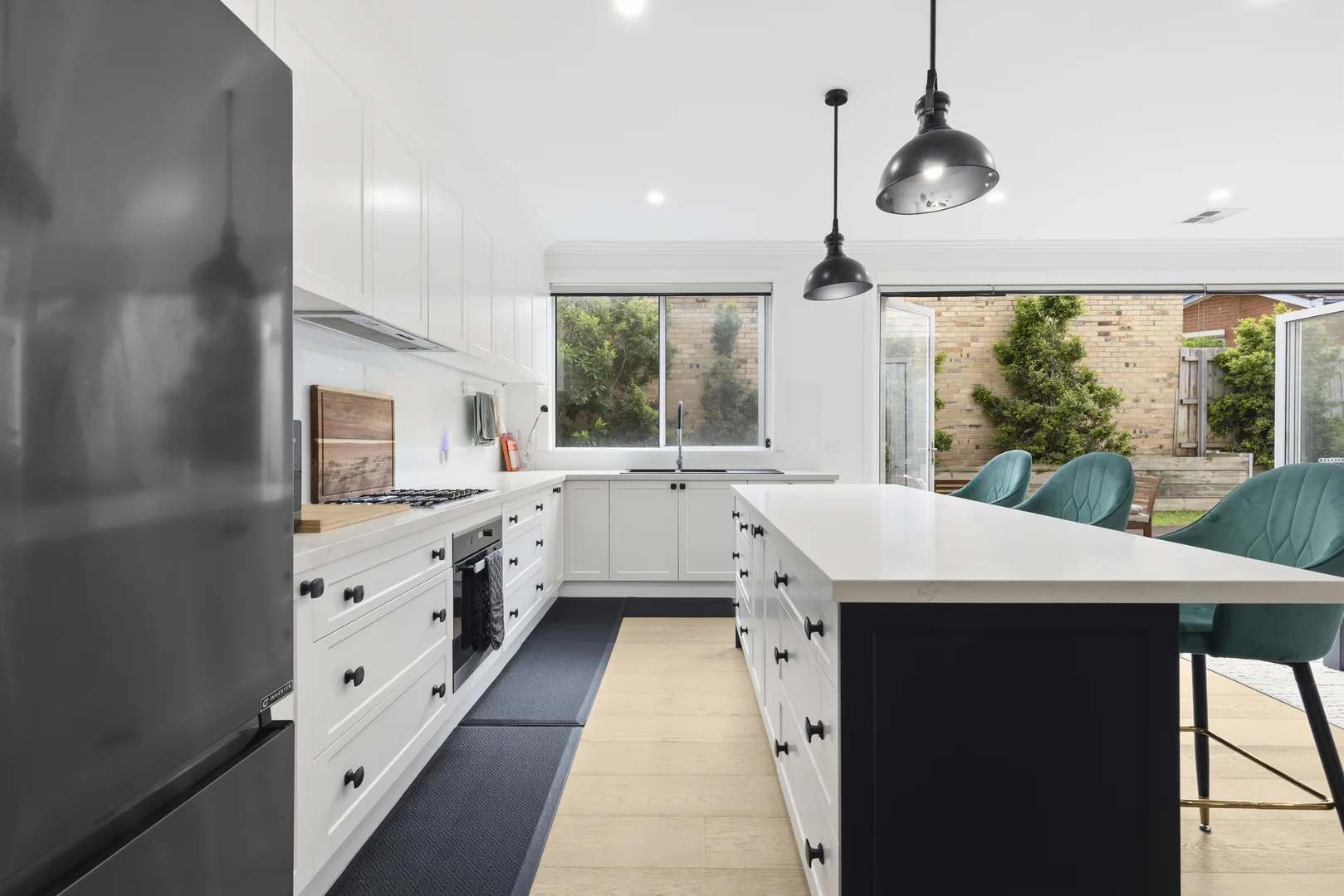 Additional image 7 of 2/16 Hampshire Road, Glen Waverley VIC 3150