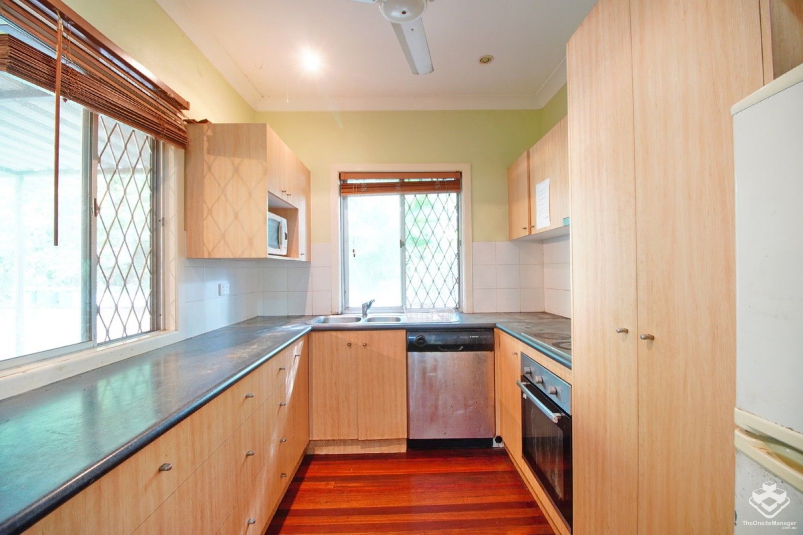1 bedrooms House in 209 Carmody Rd ST LUCIA QLD, 4067